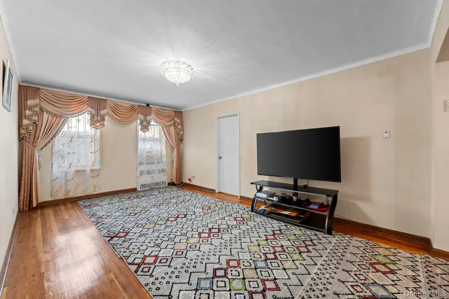 84-31 Van Wyck Expressway Van Wyck Expressway Expressway #2B, Briarwood, NY 11435 - #3