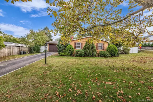 100 Ridgewood Avenue, Holtsville, NY 11742