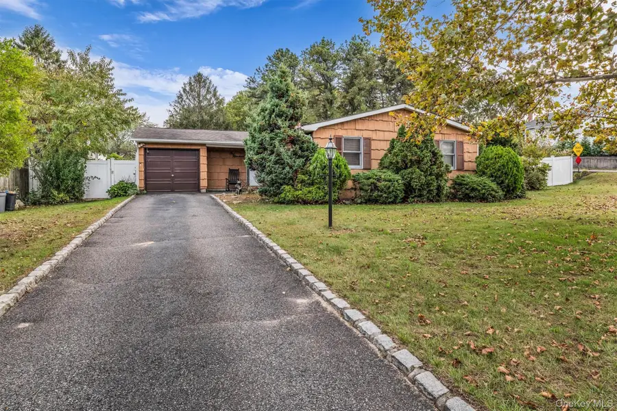 100 Ridgewood Avenue, Holtsville, NY 11742 - #2
