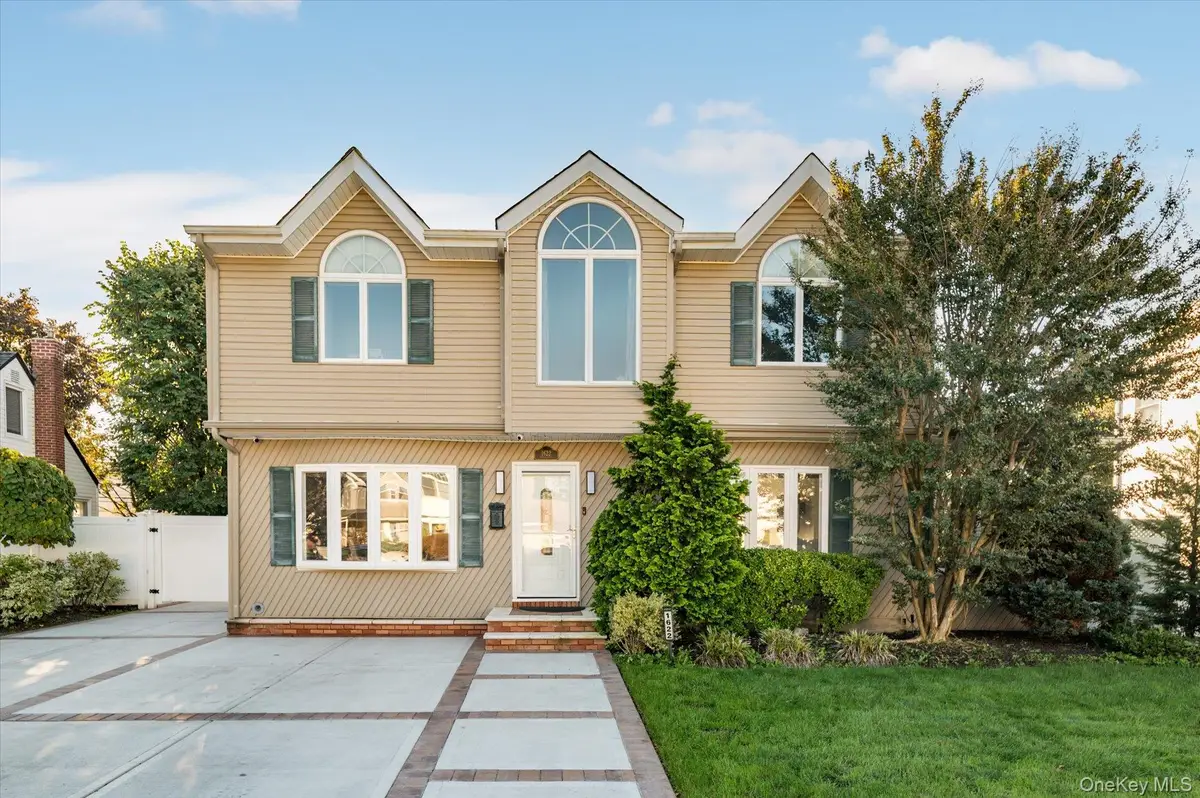 1622 Carla Lane, East Meadow, NY 11554 - #1