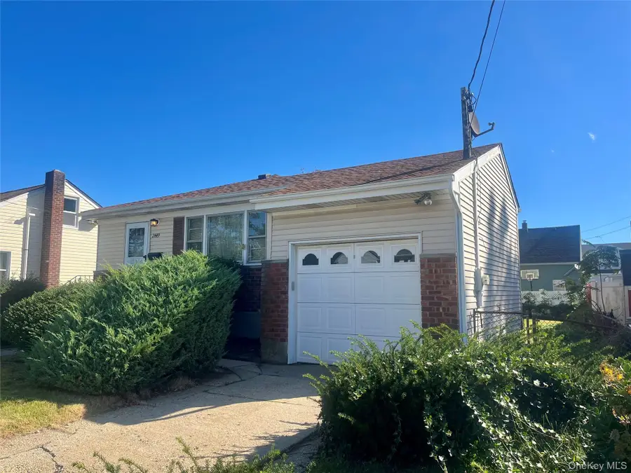 2449 S Seamans Neck Road, Seaford, NY 11783 - #2