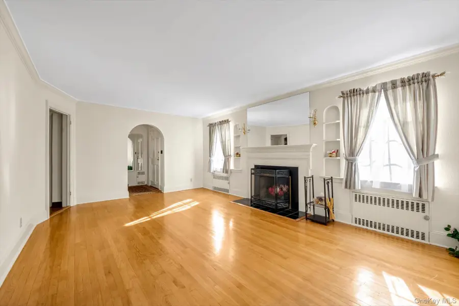 23 Stonehenge Road, Manhasset, NY 11030 - #2