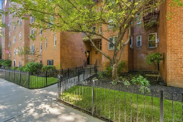 3325 81 Street #2E, Jackson Heights, NY 11372