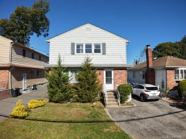 221 E Mineola Avenue, Valley Stream, NY 11580