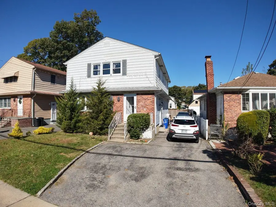 221 E Mineola Avenue, Valley Stream, NY 11580 - #2