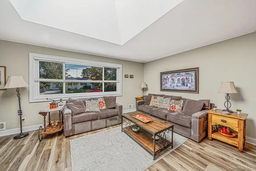 4 Starlight Drive, Commack, NY 11725 - #3