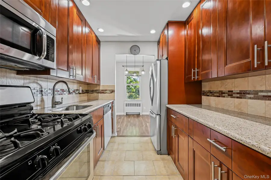 25 Trinity Place #3M, New Rochelle, NY 10805 - #3