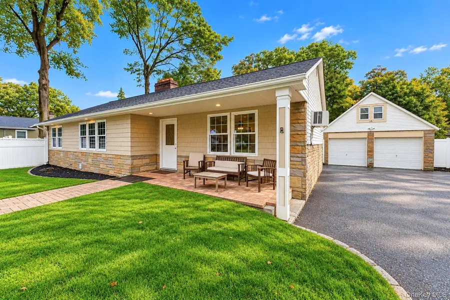 32 Melville Road, Huntington Station, NY 11746 - #3