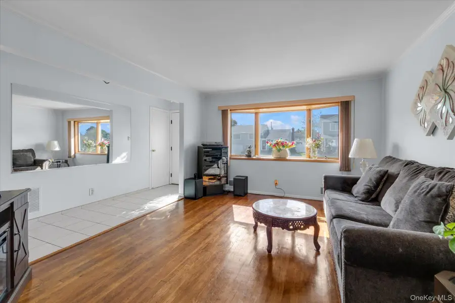 3583 Summer Drive, Wantagh, NY 11793 - #3