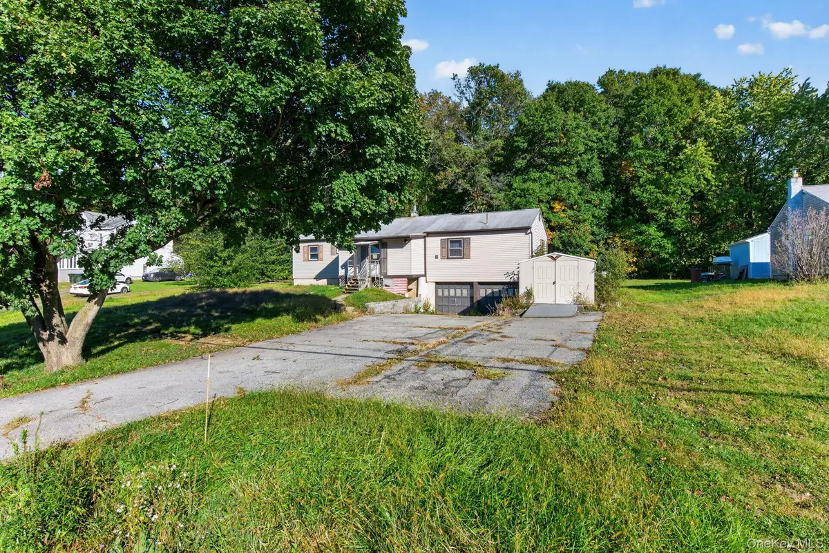 662 S Drury Lane, Rock Tavern, NY 12575 - #1