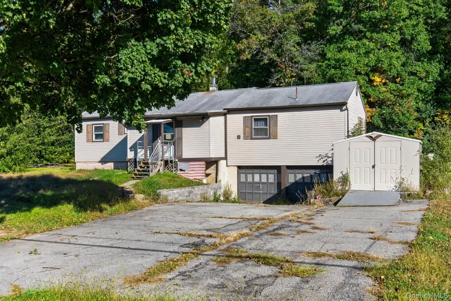662 S Drury Lane, Rock Tavern, NY 12575 - #2