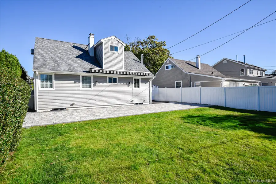 60 Vincent Road, Hicksville, NY 11801 - #3