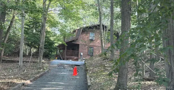 278 N Country Road, Wading River, NY 11792