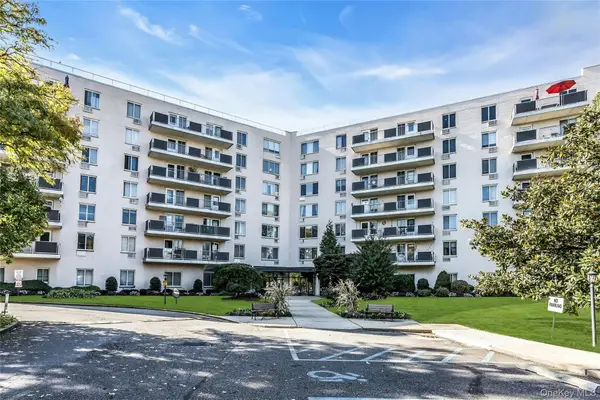 135 Post Avenue #2T, Westbury, NY 11590