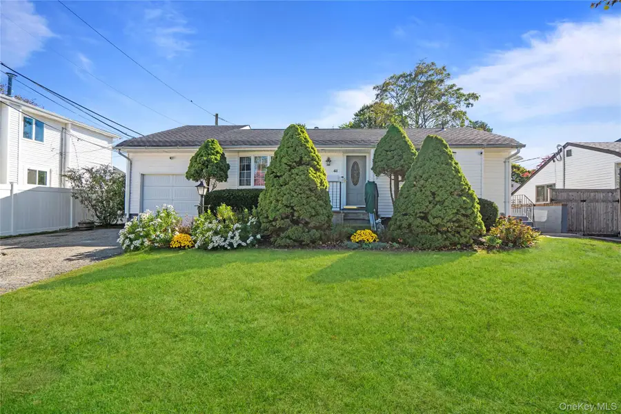 41 Spinner Lane, Commack, NY 11725 - #2