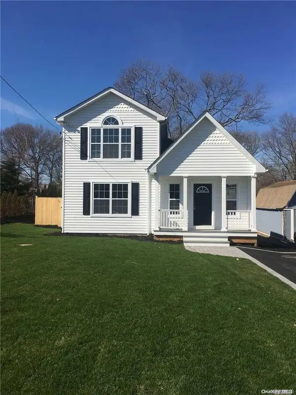 25 Osage Street, Selden, NY 11784