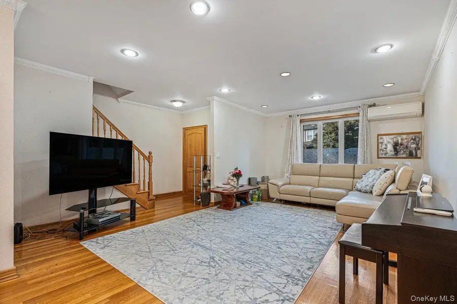67-46 Exeter Street, Forest Hills, NY 11375 - #2