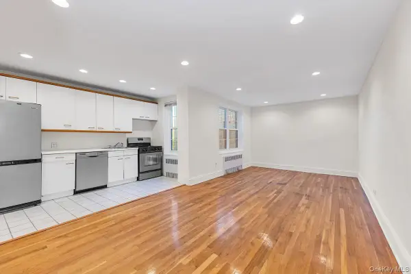 140-35 Burden Crescent #608, Briarwood, NY 11435