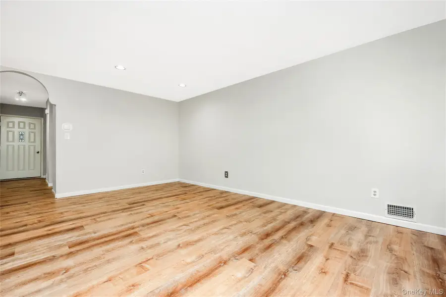 14 Victorian Court, Huntington, NY 11743 - #3