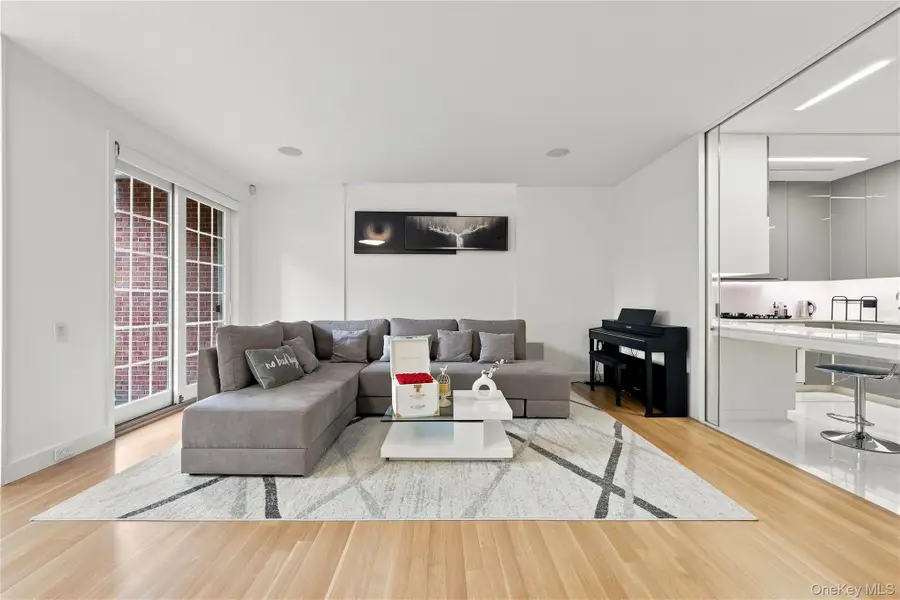 14 Portico Court, Great Neck, NY 11021 - #3