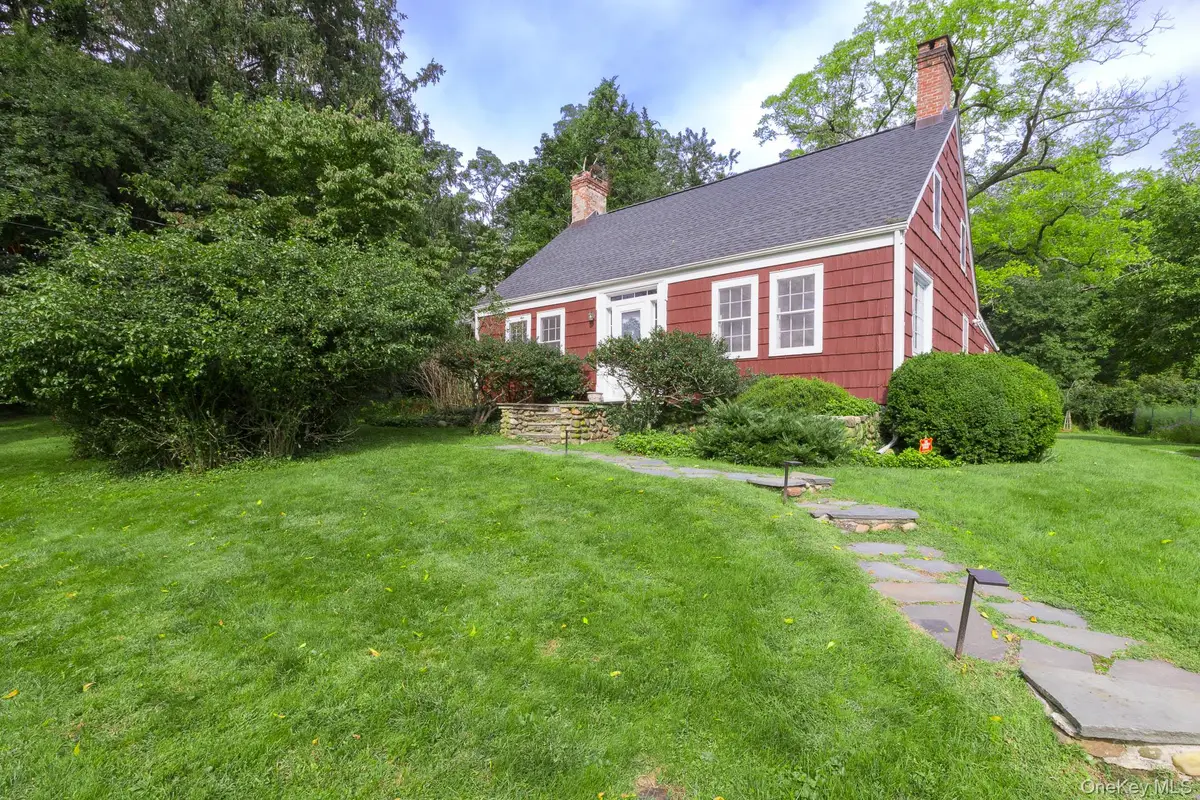 33 Old Coach Road, East Setauket, NY 11733 - #1
