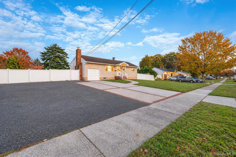 621 Connetquot Avenue, Islip Terrace, NY 11752 - #3