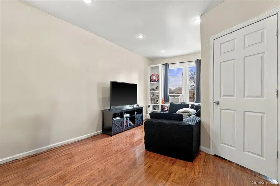 1529 Gillespie Avenue, Bronx, NY 10461 - #3