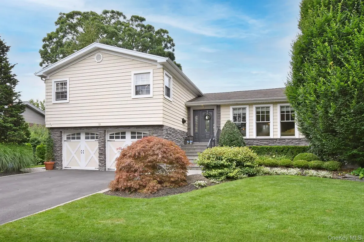 19 Clinton Lane, Jericho, NY 11753 - #1