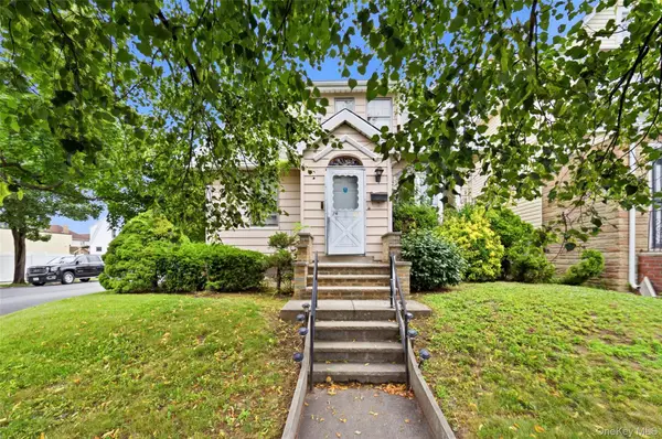 7601 164th Street, Fresh Meadows, NY 11366