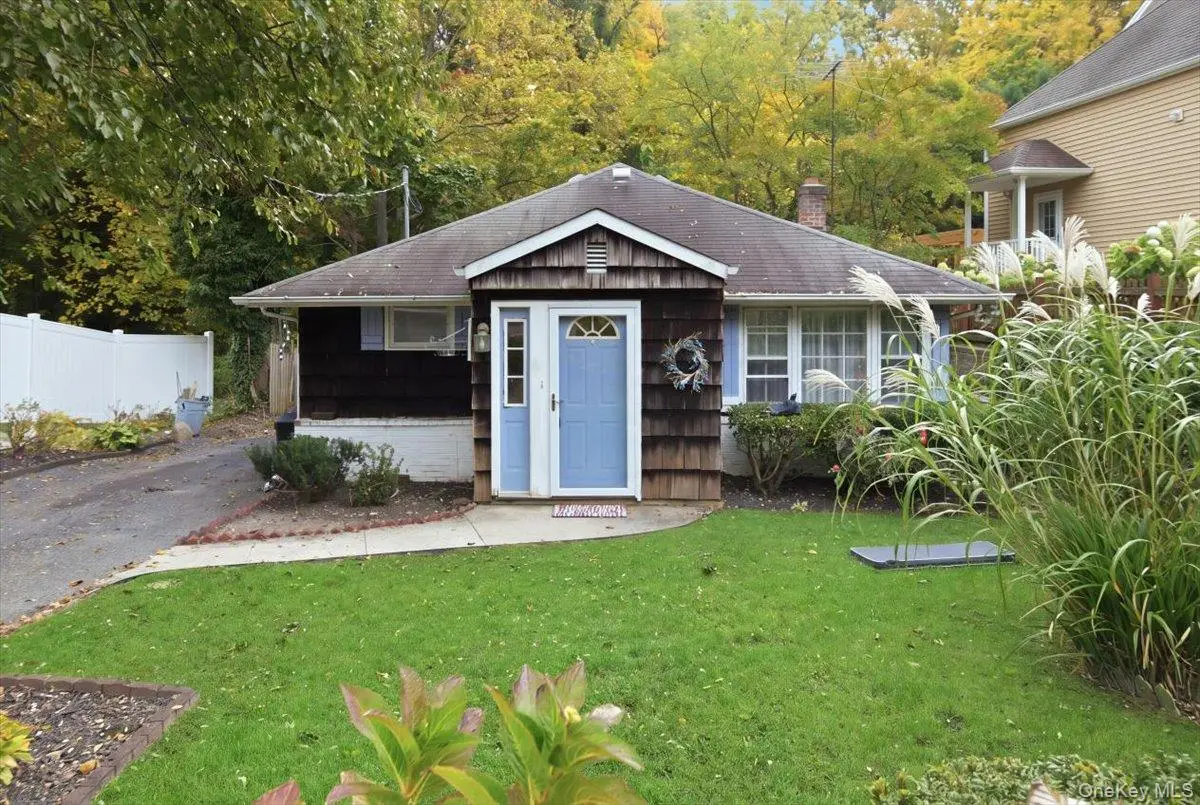 19 Bankside Drive, Centerport, NY 11721 - #1