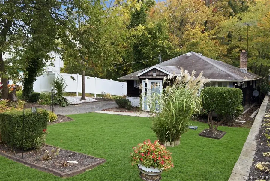 19 Bankside Drive, Centerport, NY 11721 - #3