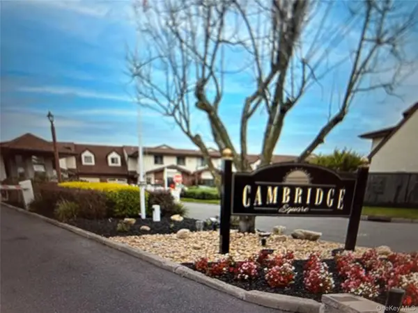 14 Cambridge Drive W, Copiague, NY 11726
