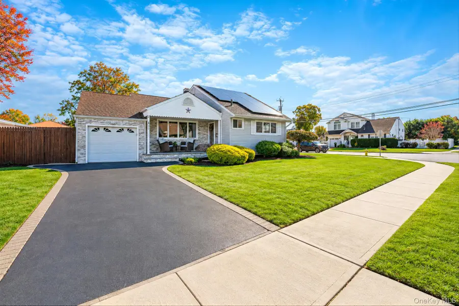 33 Gaulton Drive, North Babylon, NY 11703 - #3
