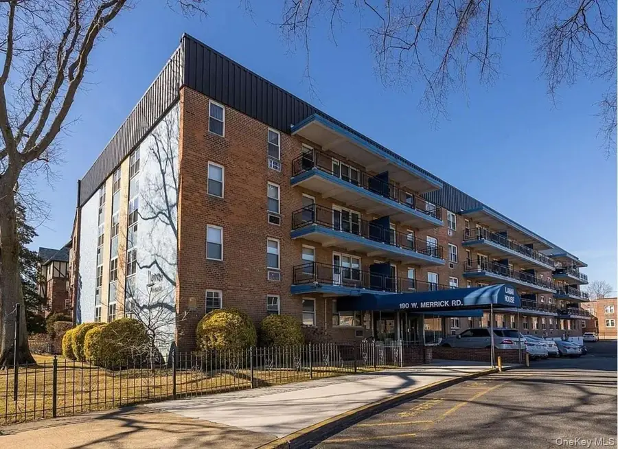 190 W Merrick Road #4N, Freeport, NY 11520 - #3