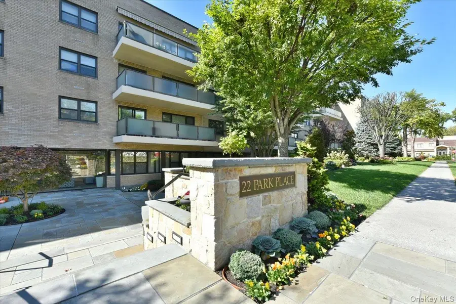 22 Park Place #4C, Great Neck, NY 11021 - #3