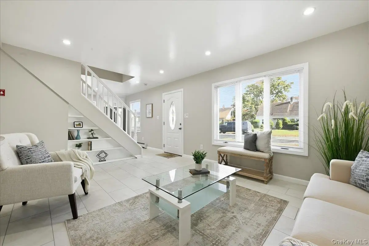 4 Clover Lane, Westbury, NY 11590 - #1