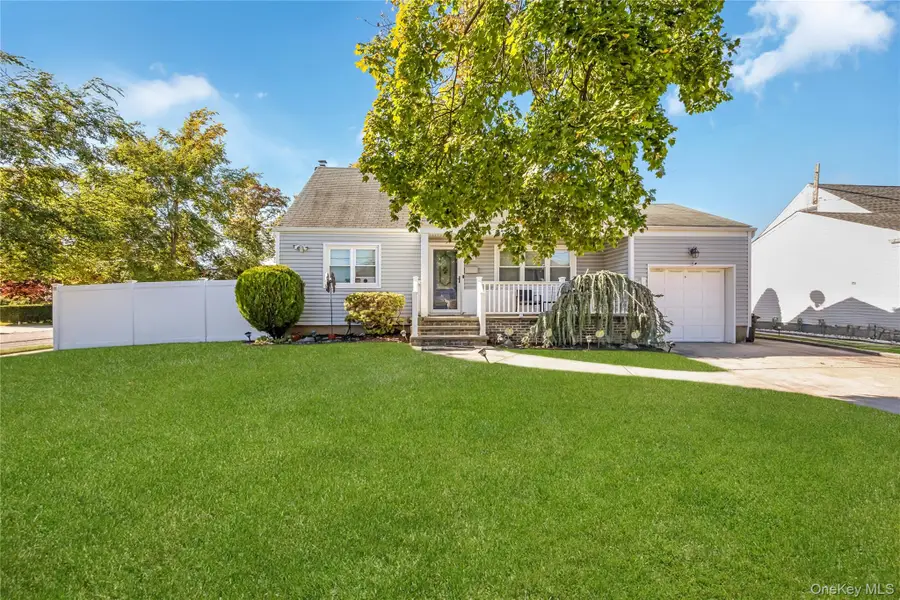 111 Sunset Avenue, Farmingdale, NY 11735 - #2