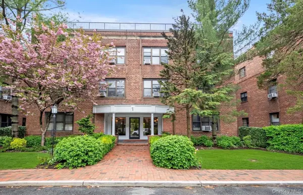 1 Town House Place #2E, Great Neck, NY 11021