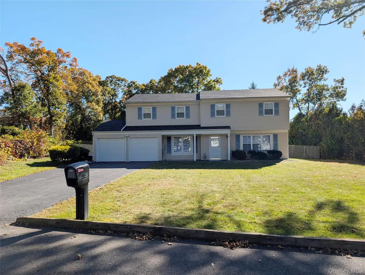 8 Samuels Lane, Selden, NY 11784 - #1