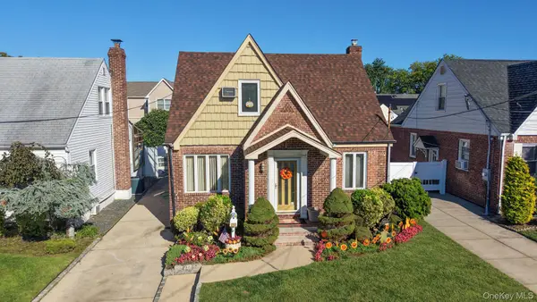 233 Cleveland Street, Franklin Square, NY 11010