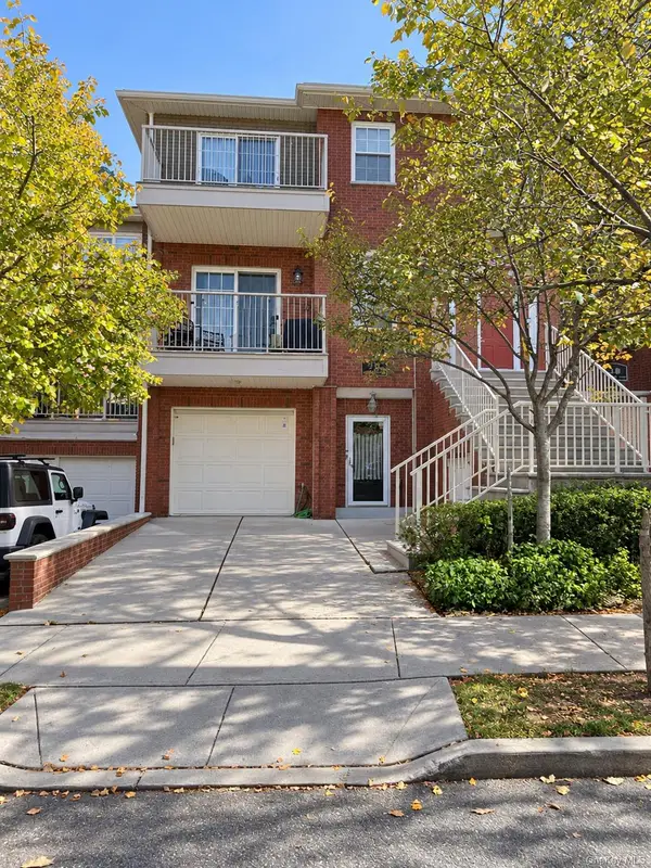 317 Weatherly Place #89, College Point, NY 11356