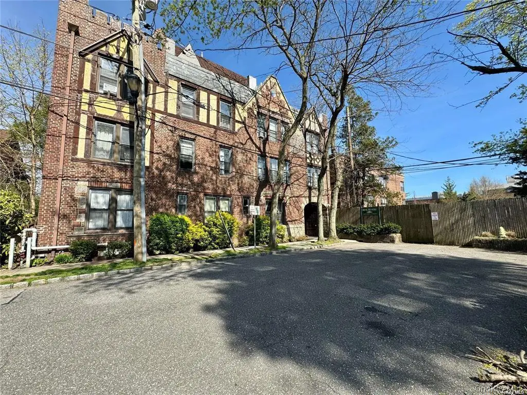 1 Hillside Avenue #3D, Great Neck, NY 11021 - #1