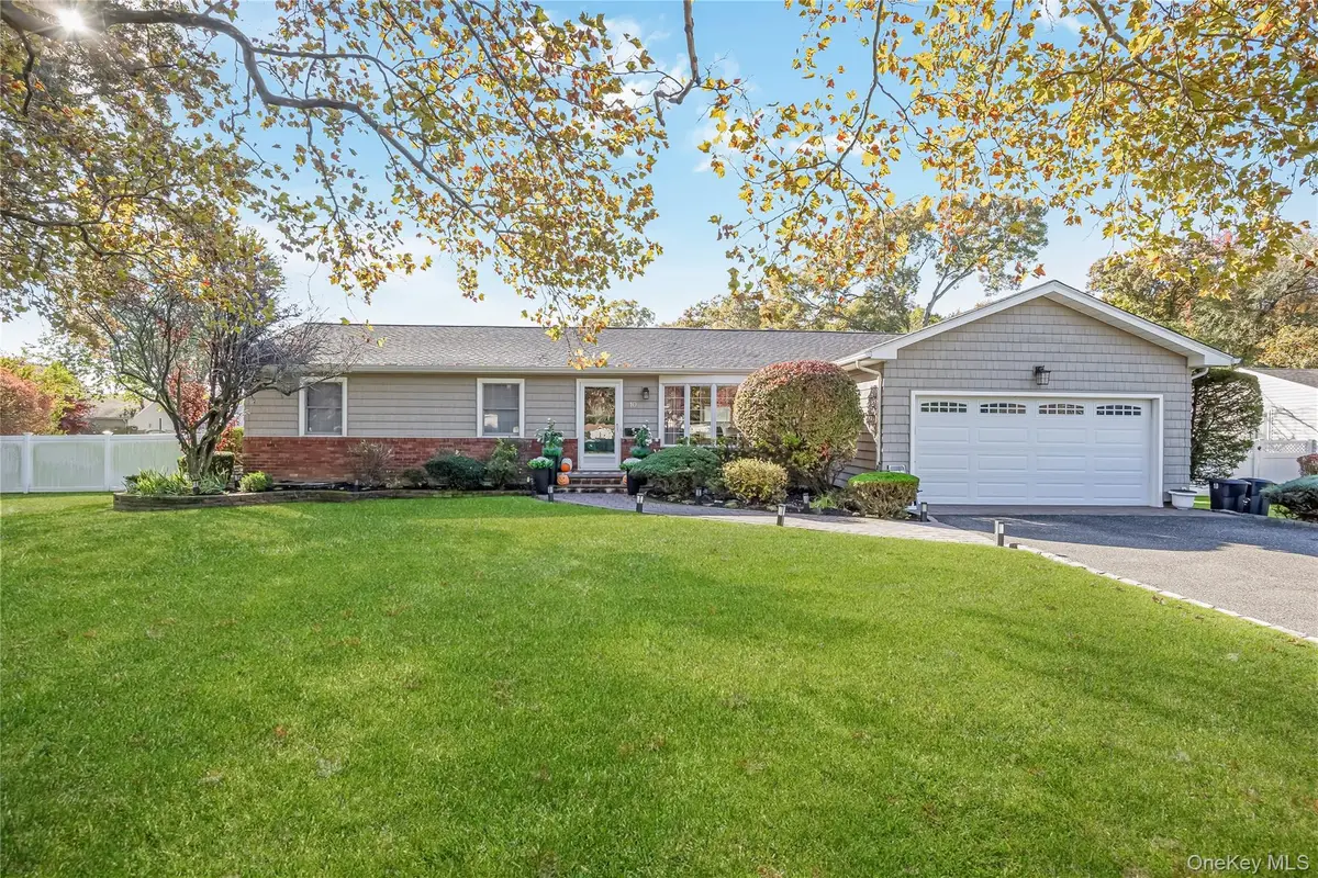 10 Ann Court, North Babylon, NY 11703 - #1