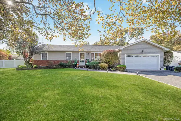 10 Ann Court, North Babylon, NY 11703