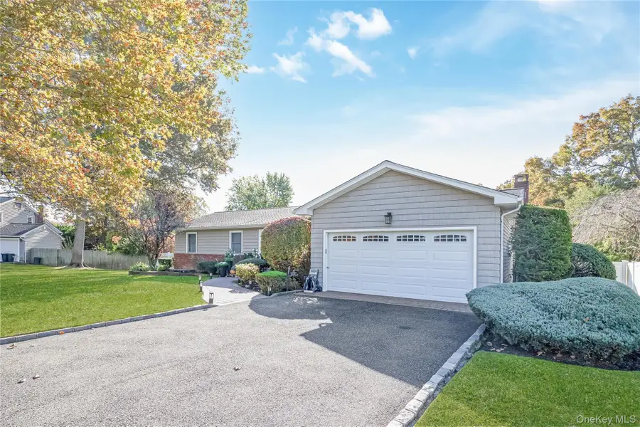 10 Ann Court, North Babylon, NY 11703 - #3