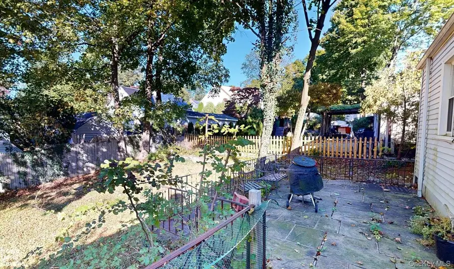 27 Harvard Drive, Hartsdale, NY 10530 - #3