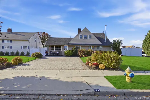 30 Low Lane, Levittown, NY 11756