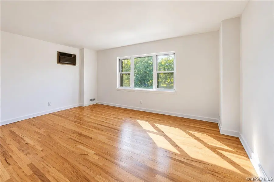 1562 Paulding Avenue, Bronx, NY 10462 - #3