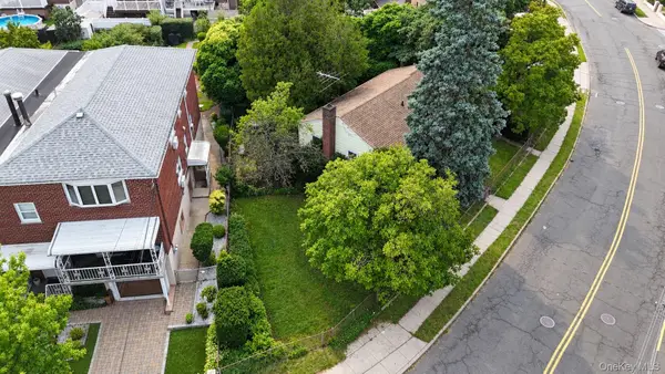 3140 Country Club Road, Bronx, NY 10465