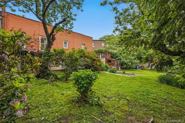 21-17 Hazen Street, East Elmhurst, NY 11370